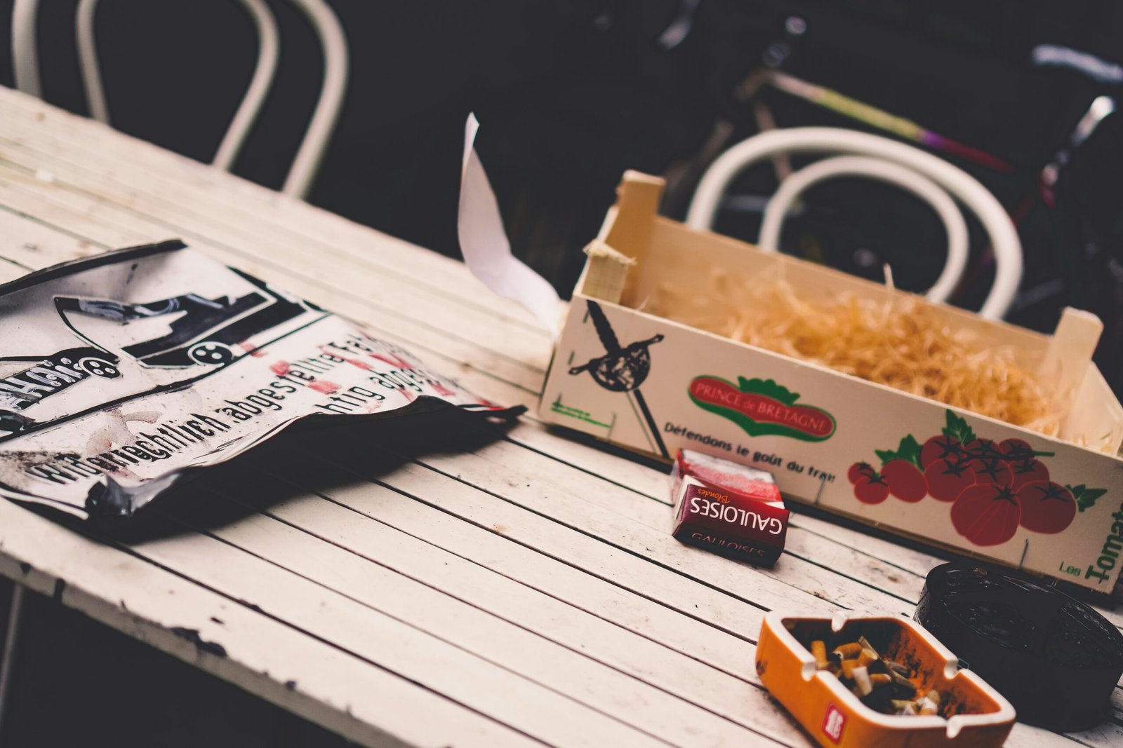 brown ceramic ashtray on white wooden picnic table scaled يُعد كتاب العادات السبع للناس الأكثر فعالية واحدًا من أبرز الكتب في مجال التنمية البشرية وتطوير الذات. ألفه الدكتور ستيفن رتشارد كوفي، الذي حقق شهرة عالمية بفضل هذا العمل الذي لا يزال يُعتبر دليلًا أساسيًا للعديد من الأفراد الساعين لتحسين حياتهم الشخصية والمهنية.